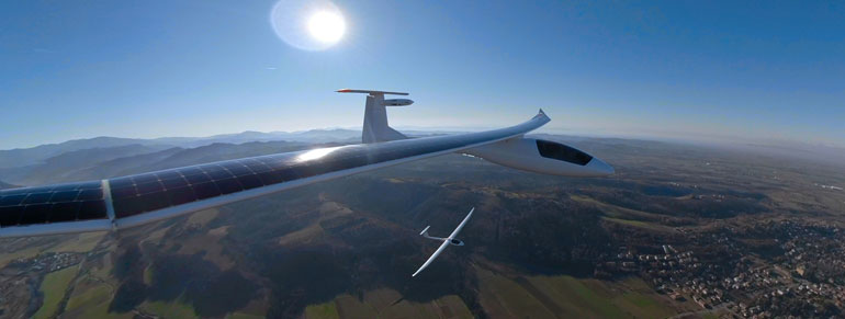 Solarflugzeug "Sunseeker Duo" in der Luft